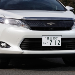 新型ハリアー。ガソリンか、ハイブリッドか？
