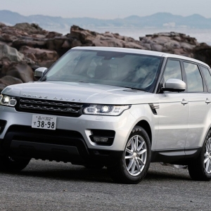 レンジローバースポーツ　強烈V8とコスパのV6