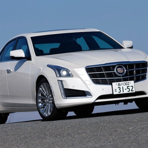 新型CTSに試乗。豪華、快適、スポーティ