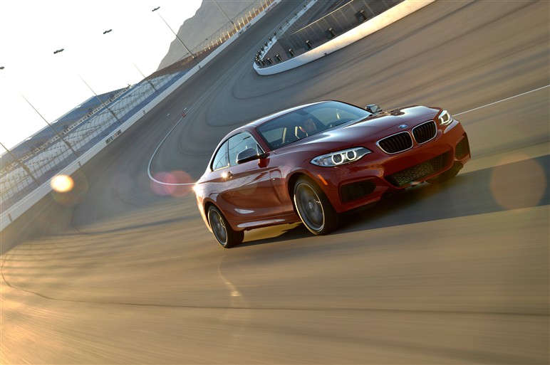 【動画】BMW 2シリーズ最強、M235iの走りとは？