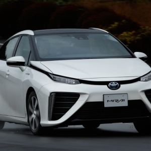 トヨタFCVミライ試乗、HVやEVとドコが違う？