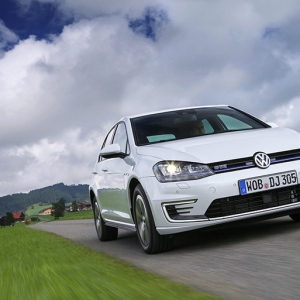 ゴルフGTEに海外試乗。「GTI」のエコバージョン？