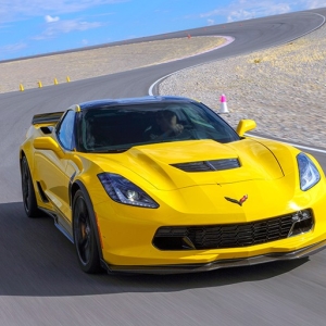 新型コルベットZ06試乗　V8過給 650ps/881Nm