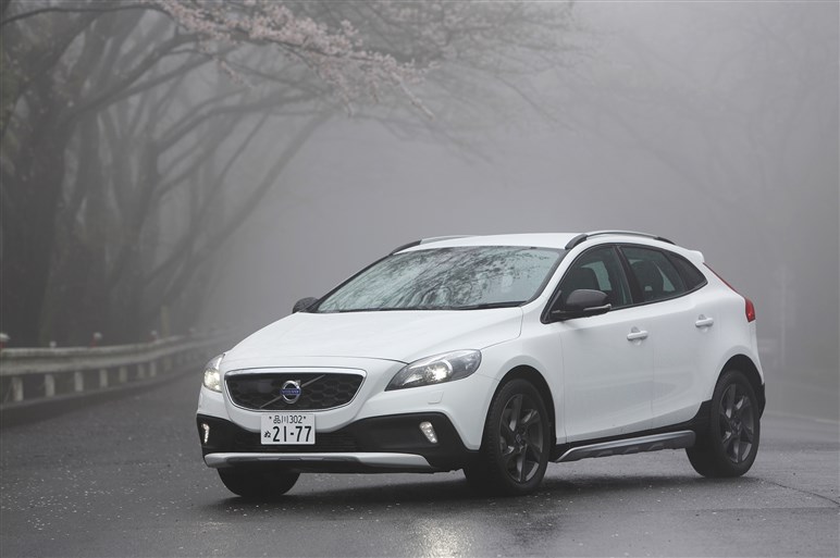新パワートレーン搭載の四駆、ボルボ V40クロスカントリーに試乗