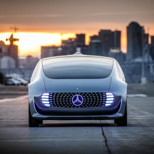 自動運転車メルセデス・ベンツF015からどんな未来が見えるのか？