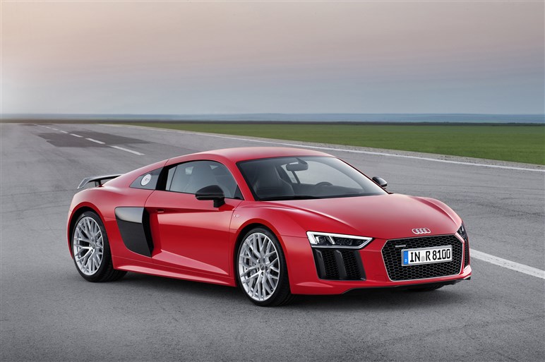 新型アウディR8に試乗。先代を凌ぐV10の限界性能
