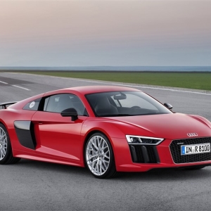 新型アウディR8に試乗。先代を凌ぐV10の限界性能