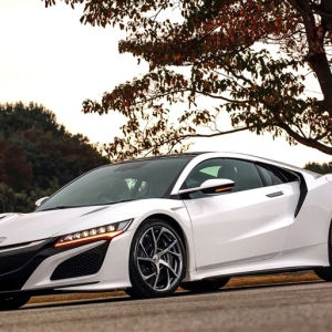 新型NSX、高速周回路で日本初試乗！ わずか2周で分かったこと