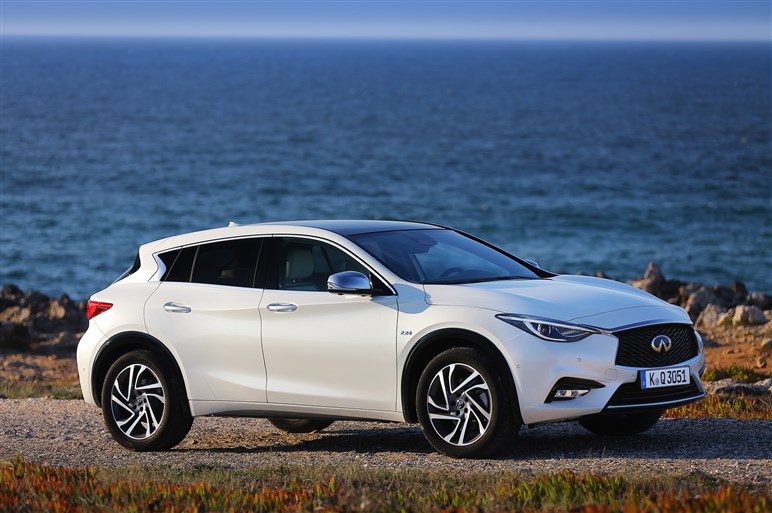 欧州を狙うインフィニティQ30に試乗。日本製プレミアムの弱点とは？
