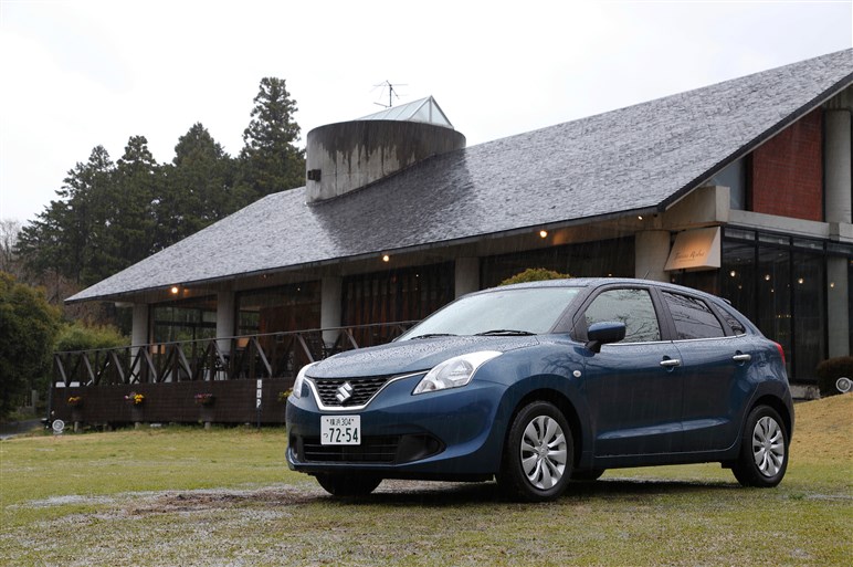 インド製の逆輸入車スズキ バレーノ試乗。ターボ＆NAそれぞれの乗り味は？