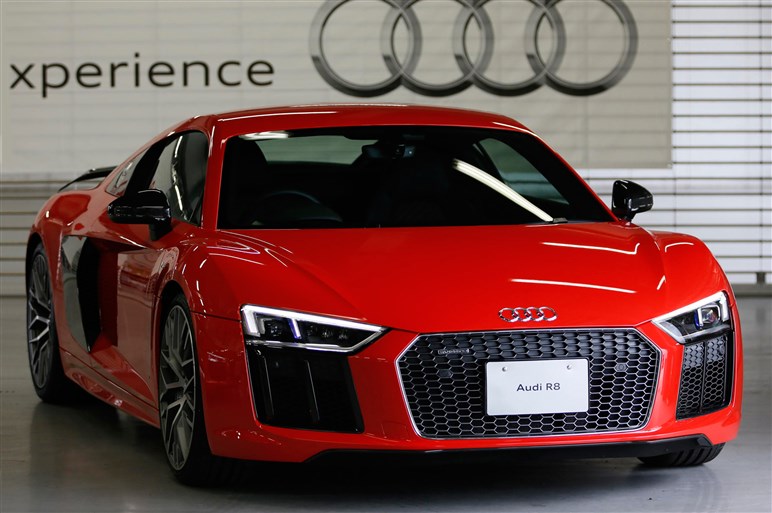 新型アウディR8。新クワトロシステム＆V10エンジンの実力をテスト