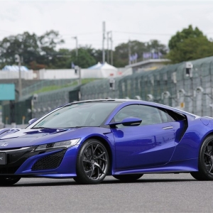 新型NSXは初代NSXの進化型じゃない。サーキット試乗で見えた正体とは？