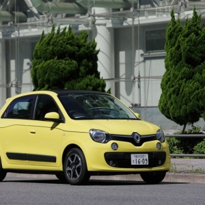 新型トゥインゴに試乗。異例に個性的、街角を曲がるだけでも愉しい