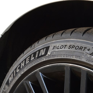 ミシュラン「パイロットスポーツ4」を試走。グリップ性能だけではない魅力