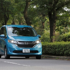 新型フリードのガソリン仕様に試乗。ハイブリッドとの40万円差をどう考える？