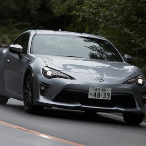 FRらしさと安定感を両立する後期型86。アルミテープの謎にも迫る