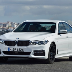 新型5シリーズ海外試乗。BMWらしさを取り戻した走りの質感に注目