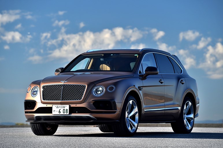 ベントレー初のSUV・ベンテイガ試乗。日常域ではすべてが優雅な走り