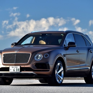 ベントレー初のSUV・ベンテイガ試乗。日常域ではすべてが優雅な走り
