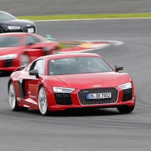 アウディスポーツの「R8 V10 plus」と「TT RS」にサーキット試乗