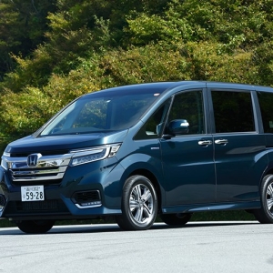 HVモデル追加で追撃体制が整ったステップワゴン。王道ミニバンの復活なるか