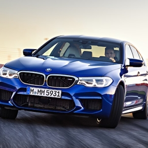 Mセダン初のAWD・新型M5の海外試乗で8速ATと快適性に驚く