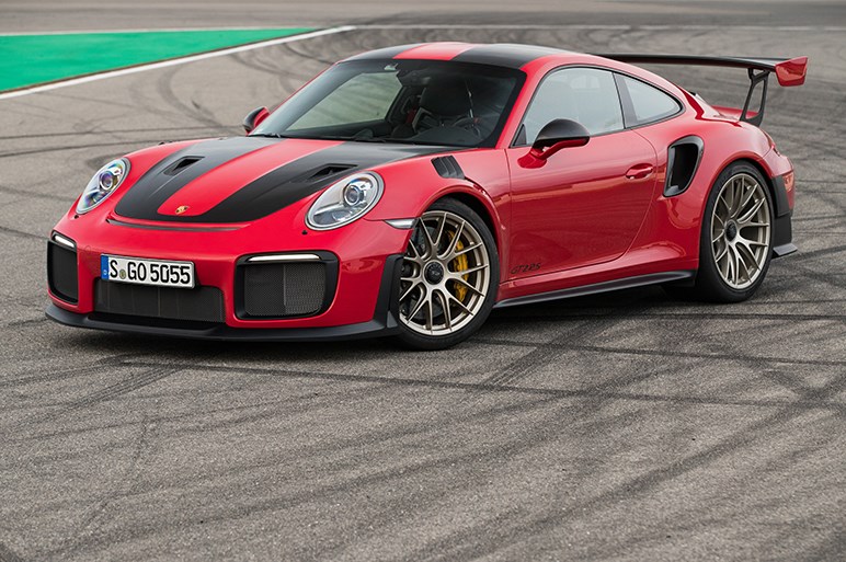 最強ポルシェ911GT2RSに「ポルシェは乗りやすくなった」は通用しない