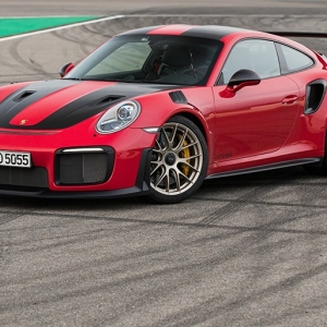 最強ポルシェ911GT2RSに「ポルシェは乗りやすくなった」は通用しない