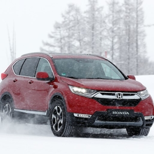 日本復活を果たす5代目CR-Vと新型レジェンドの走りを雪上で確かめた