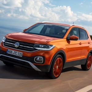 まさに日本サイズ＆ポロより出来もいいVW Tクロス。300万円切れば国産SUVが危ない