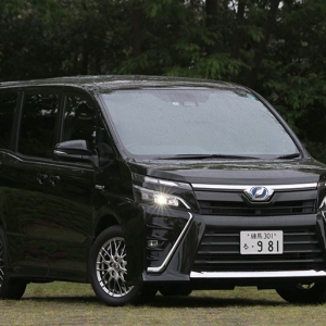 トヨタ ヴォクシーは家族グルマとして悪くない選択だが割とヘビーな欠点が気になる