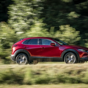 マツダのファミリー向け新型SUV、CX-30に試乗。マツダ3を超える乗り心地だが気になるエンジンの非力感 ...