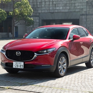 マツダCX-30のオススメは高速道路で美点多いディーゼル。後席や硬めの乗り心地は要確認