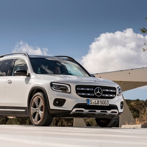 メルセデスGLBはシカクいデザインが新鮮な3列シートのSUV。GLCに届きそうな価格が悩ましい ...