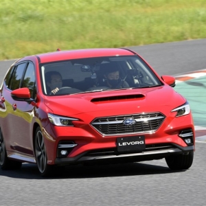 新型レヴォーグをサーキットで試乗。走りの実力は？