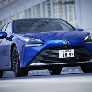 話題の新型燃料電池車ミライはアルファード好きよりクラウン好きに刺さるかも!?