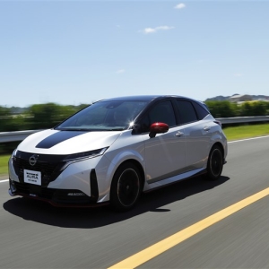 26万円高はお得？ 俊足の電動シティレーサー 日産 ノート オーラ ニスモに試乗
