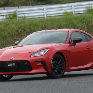 新型GR86＆BRZプロトタイプ速報！ 安定系のBRZvsムズムズ系の86!? MT派も悩む魅力的なATとは？ ...