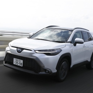 カローラクロスは意外やハイブリッドよりガソリン車がおススメ!? 隙のない企画でヒットは確実か ...