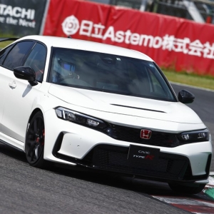 新型シビックタイプRに試乗。バランスの良さと高い完成度、ドライバー中心の”ホンダスポーツ”の真髄が詰まっていた ...