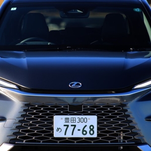 これは売れる！ レクサスの新型コンパクト「LBX」に本格試乗。名車「ミニ」に匹敵する満足度 ...