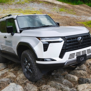 日本導入確定の新型GX、オフの走りもレクサスらしい洗練度。発売は24年夏以降か