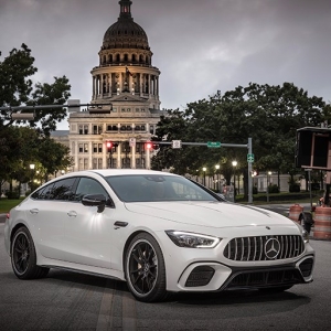 AMG GTとパナメーラ。超高性能4ドアクーペ2台はスタンスが違う