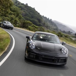 今月末に発表の次期ポルシェ911は8速PDKを積み30ps高出力化する