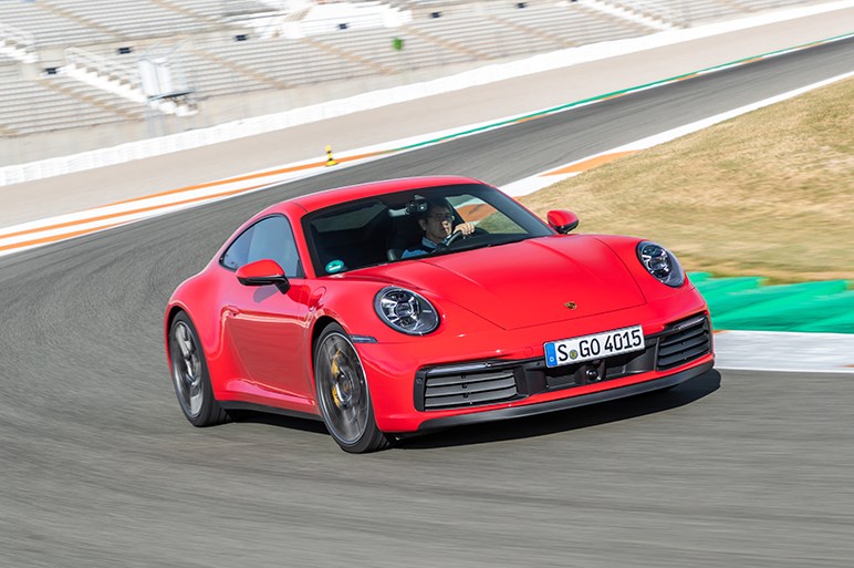 ポルシェ911の歴史とは異端のリアエンジンの弱点を克服することにある