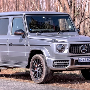 メルセデスAMG G63を南アフリカでテスト 百獣の王とオフローダーの王が対決？