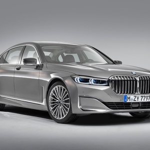 BMW 7シリーズが化粧直しでX7風の迫力顔に。中国好みのテイストも