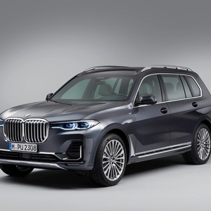 BMWの巨艦SUV「X7」ようやく登場。後発だけに充実した装備と完成度