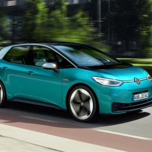 VWの新型EV「ID.3」の市販モデルに先行試乗。走りや専用設計は〇、内装の質感は△