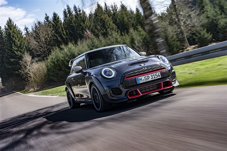日常使いもできるサーキットマシン、ミニ JCW GP。ドイツでは日本から逆輸入の話も浮上